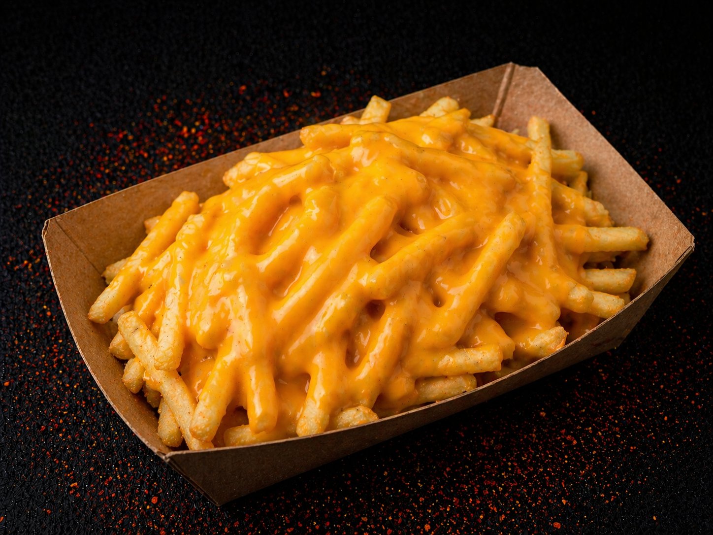 Cartofi prajiti cu sos cheddar